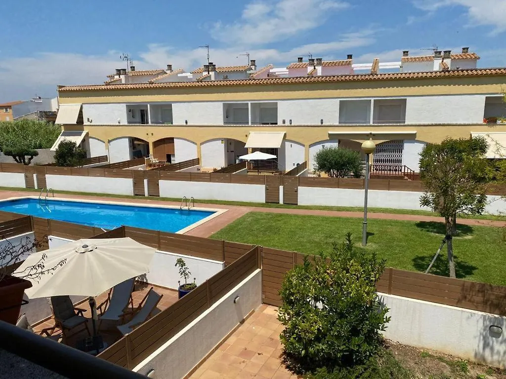 Casa Pareada Con Piscina contacts